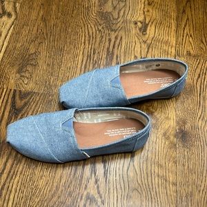 Toms womens size 8, blue slip on flat